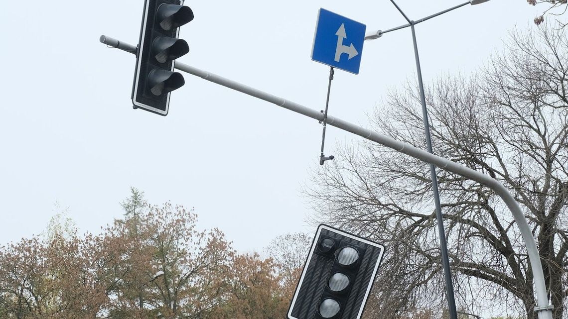 Miesiąc bez świateł na przejściu przez al. Warszawską