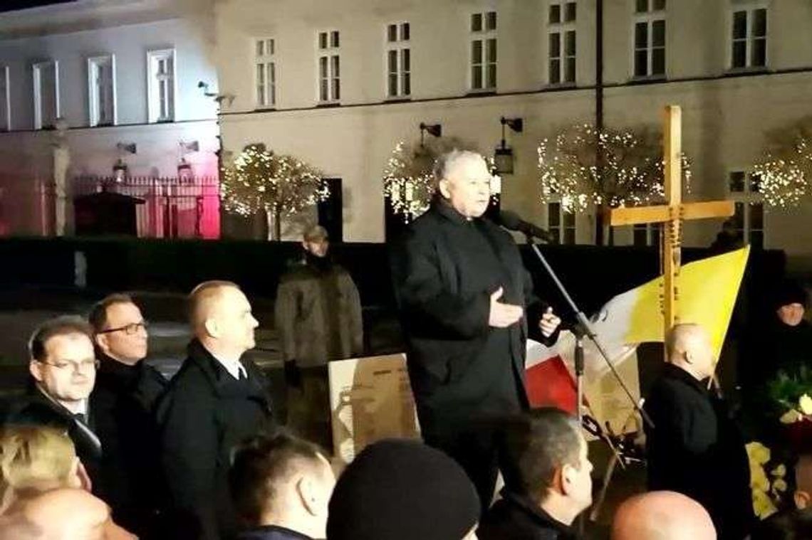 Miesięcznica smoleńska i kontrmanifestacja. J. Kaczyński: "prymitywny darwinizm społeczny"