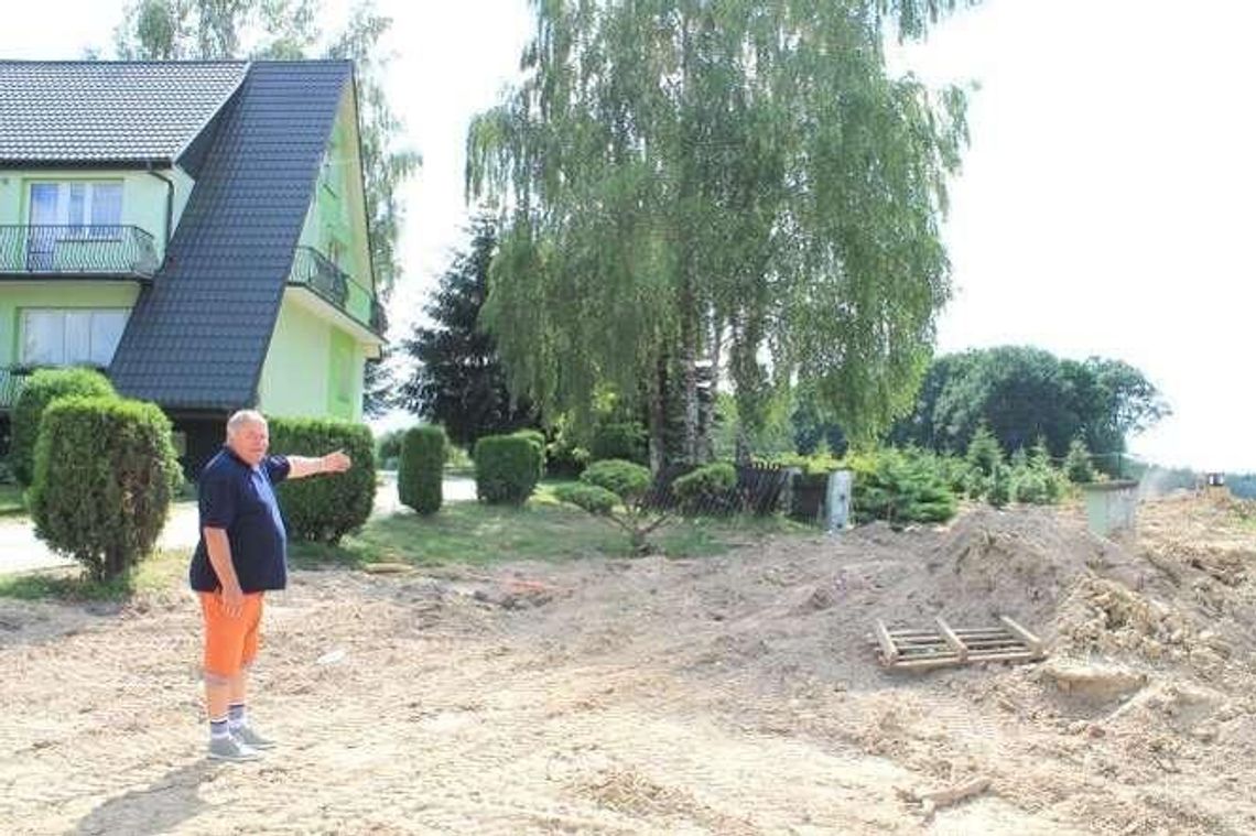 Mieszka z powstającą obwodnicą za płotem. Drogowcy: "Nie ma podstaw do wykupienia działki"