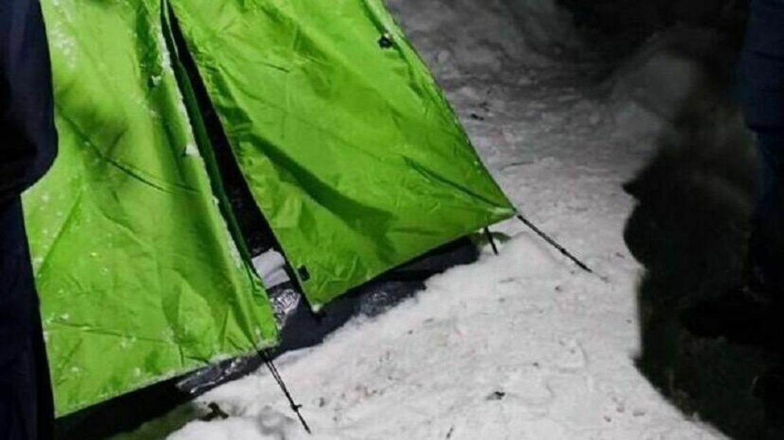 Mieszkała w namiocie w środku lasu. Sprawą kobiety zajął się sąd