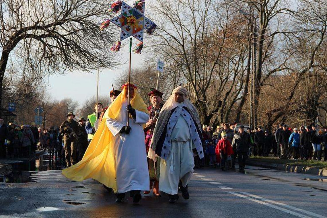 Mieszkańcy Białej Podlaskiej polubili wędrowanie z królami (zdjęcia)