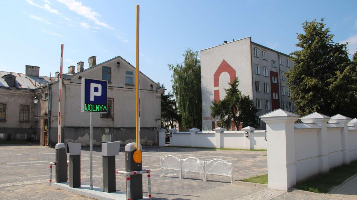 Mieszkańcy chcą korzystać z nowej ulicy i parkingu