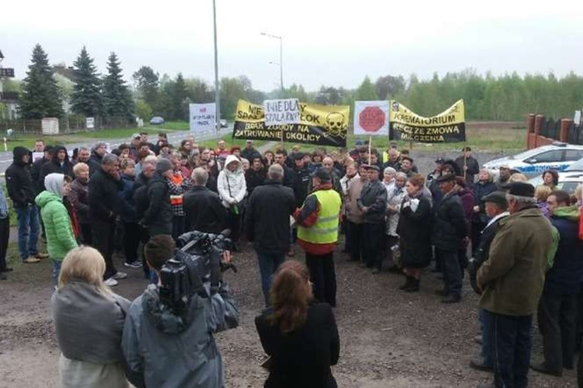 Mieszkańcy Czerniejowa i okolic protestowali. "Precz z krematorium!" 