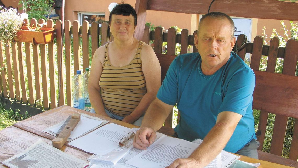 Mieszkańcy kontra sołtys. "Żużel na drogę gminną zużył na dojazd do swojej posesji"