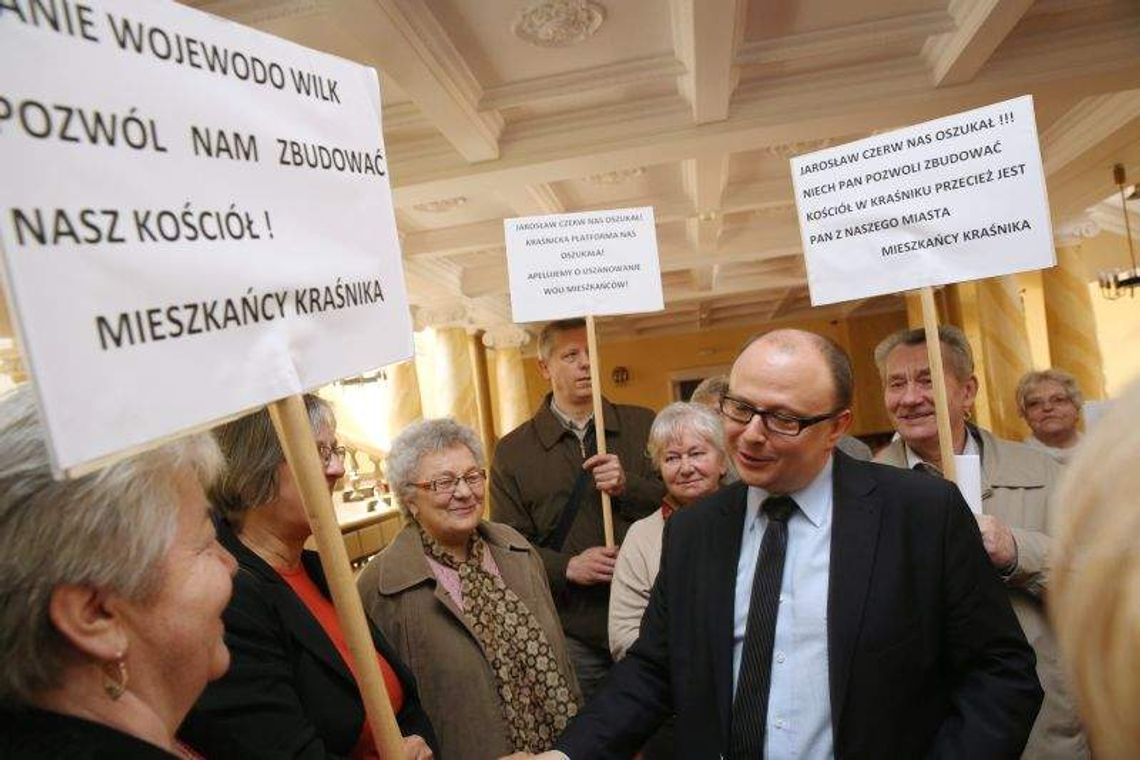 Mieszkańcy Kraśnika przyjechali do wojewody. "Pozwól nam zbudować nasz kościół!" Mieszkańcy Kraśnika przyjechali do wojewody. "Pozwól nam zbudować nasz kościół!"