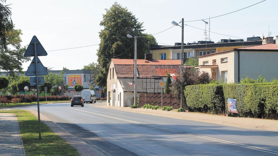 Mieszkańcy Kurowa skarżą się, że przez duży ruch ich domy się trzęsą. Władze powiatu zamówiły ekspertyzę