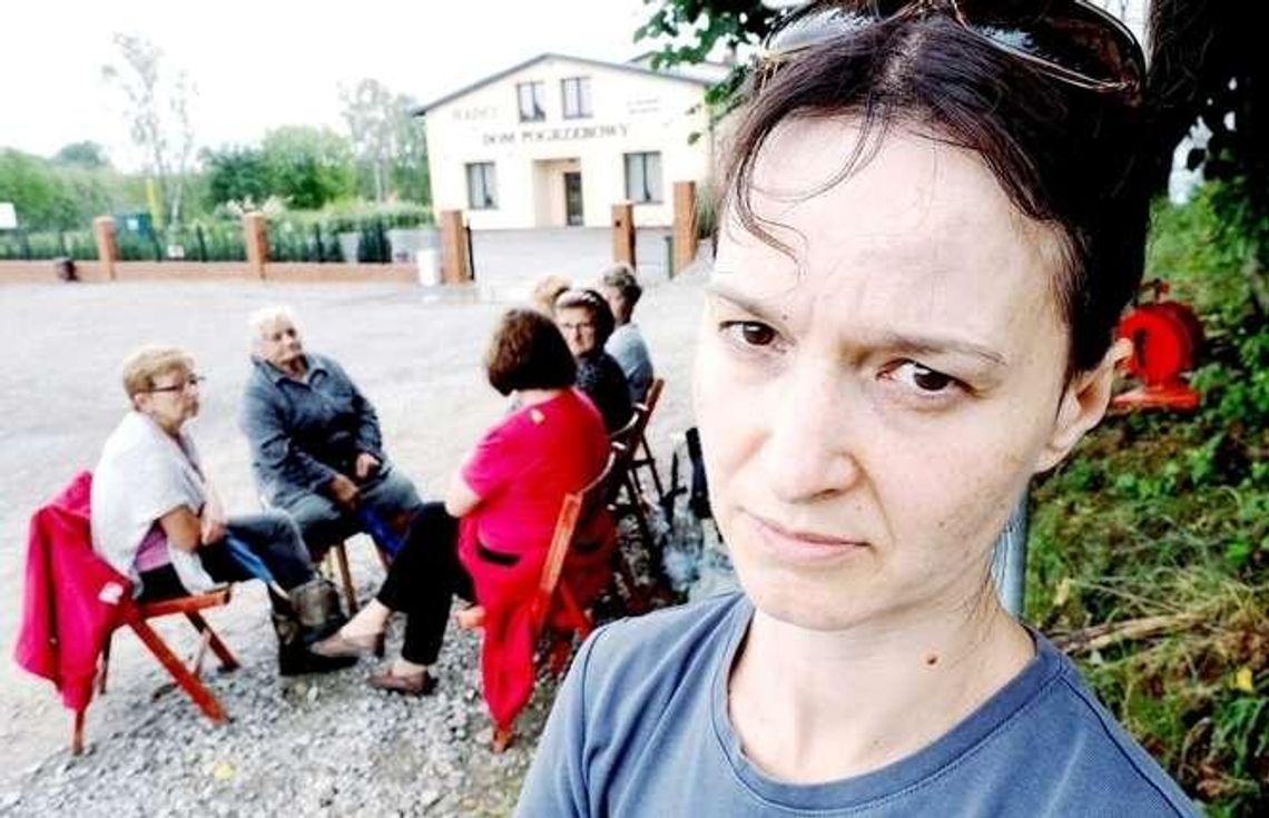 Mieszkańcy nie chcą spopielarni w Czerniejowie. Blokują dojazd i dyżurują przez całą dobę