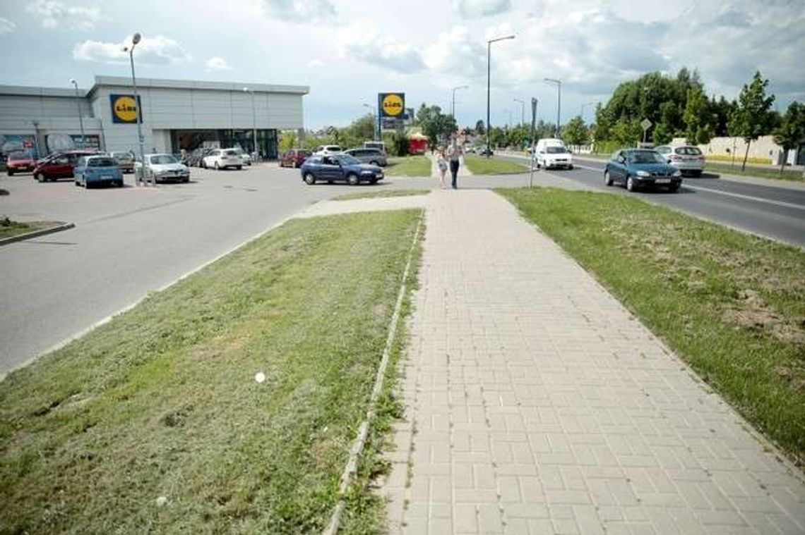 Mieszkańcy nie chcą stacji paliw przy ul. Willowej. Boją się, że ich domy stracą na wartości Mieszkańcy nie chcą stacji paliw przy ul. Willowej. Boją się, że ich domy stracą na wartości