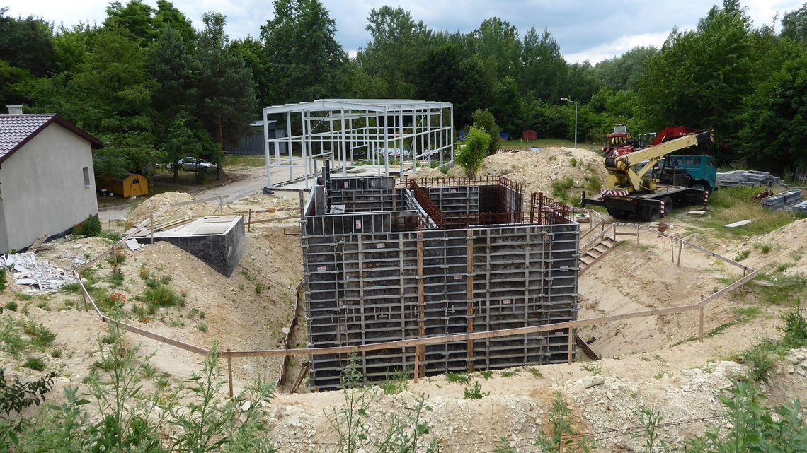 Mieszkańcy oburzeni zatruwaniem Wisły. "Ściek w dalszym ciągu spływa do rzeki i nikt z tym nic nie robi" Mieszkańcy oburzeni zatruwaniem Wisły. "Ściek w dalszym ciągu spływa do rzeki i nikt z tym nic nie robi"