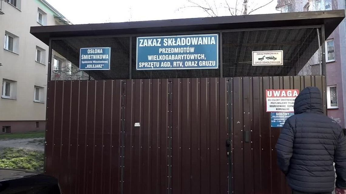 Mieszkańcy osiedla mogą wyrzucić śmieci tylko w określonych godzinach. Tak jest w jednym z miast w Lubelskim