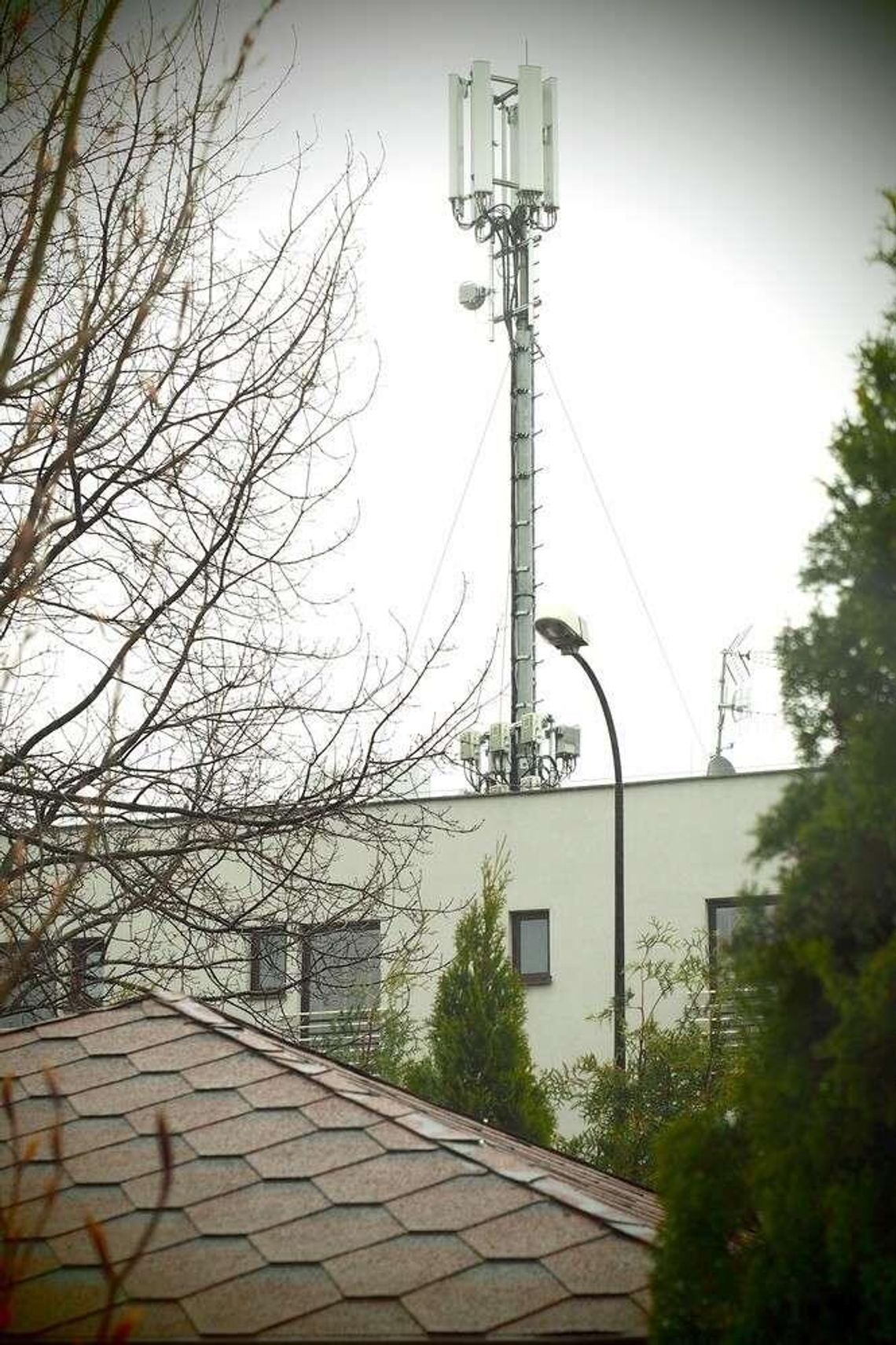Mieszkańcy przeciwko masztom telefonii komórkowej. Kiedy będzie decyzja? Mieszkańcy przeciwko masztom telefonii komórkowej. Kiedy będzie decyzja?
