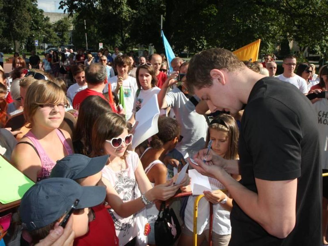 Mieszkańcy Puław przywitali Konrada Czerniaka (wideo, zdjęcia)