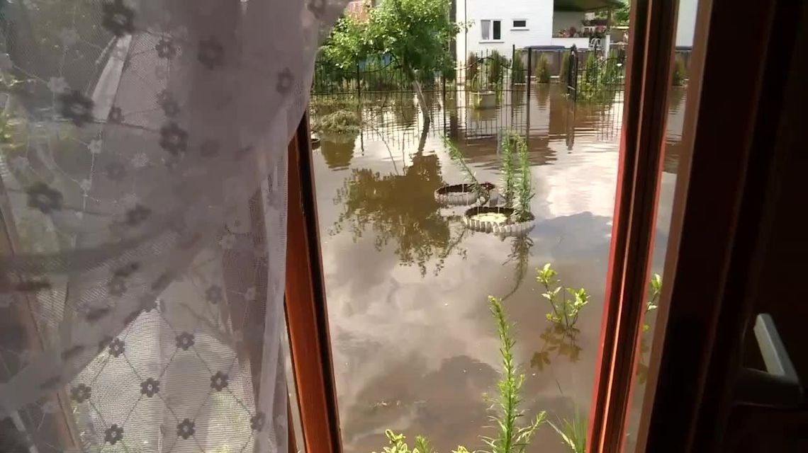 Mieszkańcy Szczecina szacują straty po przejściu nawałnicy. "Ludzie stracili cały dobytek życiowy" Mieszkańcy Szczecina szacują straty po przejściu nawałnicy. "Ludzie stracili cały dobytek życiowy"