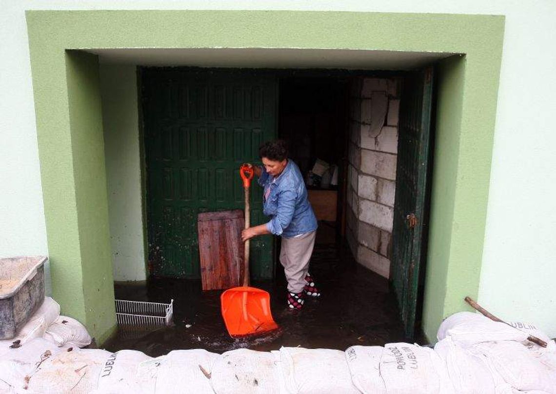 Mieszkańcy wsi: Lotnisko nas zalewa!