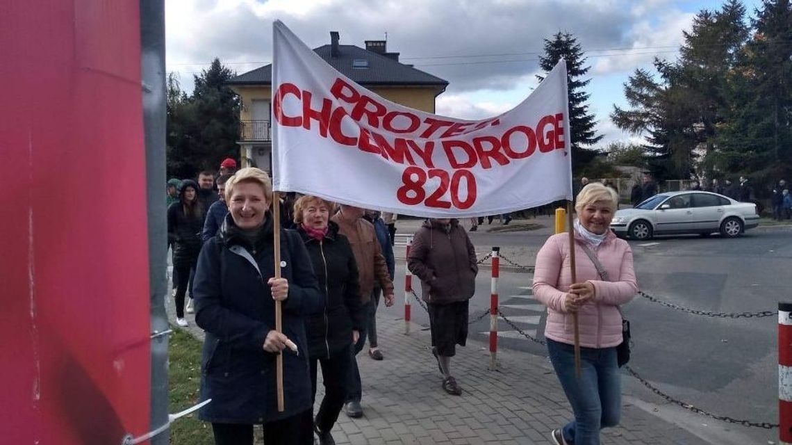 Mieszkańcy zablokowali drogę. "Przed każdymi wyborami obiecują nam ten remont. I nic się nie dzieje"