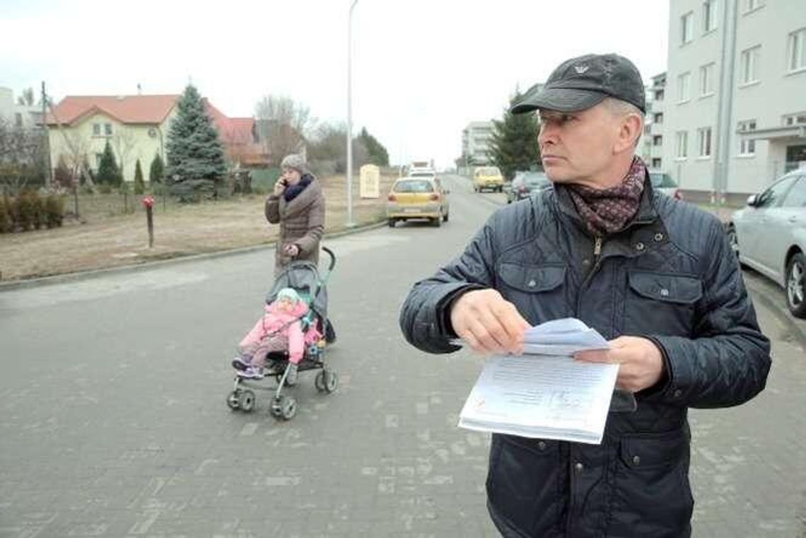 Mieszkania dostali, ale do dziś nie mają aktów notarialnych. Drogowa łamigłówka przy Cynamonowej Mieszkania dostali, ale do dziś nie mają aktów notarialnych. Drogowa łamigłówka przy Cynamonowej