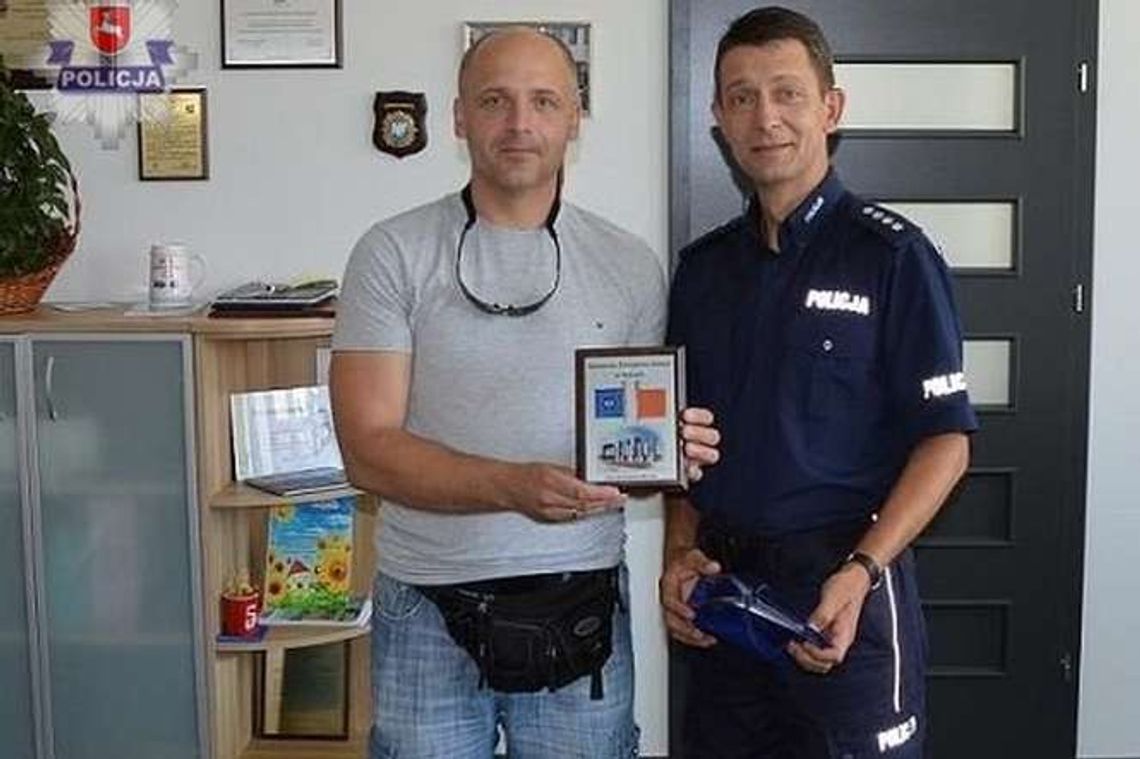 Mieszkaniec Dęblina nagrodzony przez policjantów