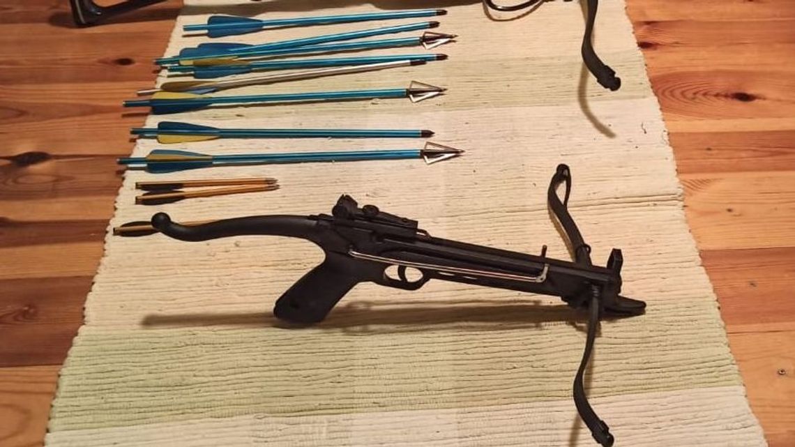 Mieszkaniec gminy Wojciechów wpadł z kuszą