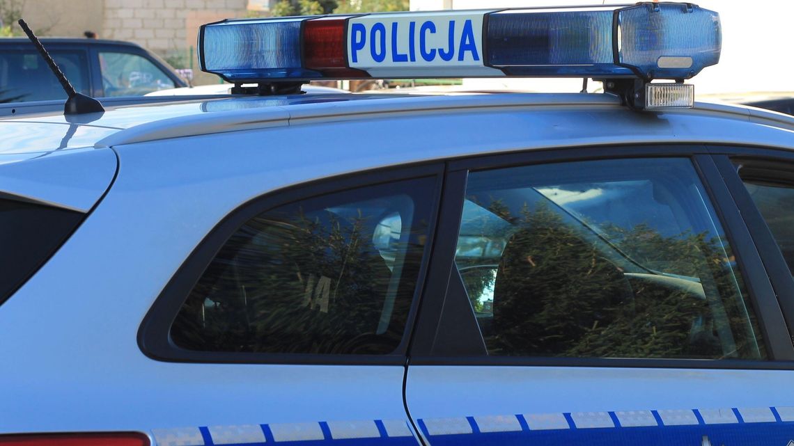 Mieszkaniec Kazimierza Dolnego udawał, że ma koronawirusa. Ratownicy i policjanci musieli poddać się kwarantannie Mieszkaniec Kazimierza Dolnego udawał, że ma koronawirusa. Ratownicy i policjanci musieli poddać się kwarantannie