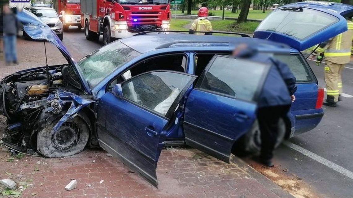 Mieszkaniec Międzyrzeca Podlaskiego rozbił samochód i uciekł. Powód to nie tylko wypity alkohol