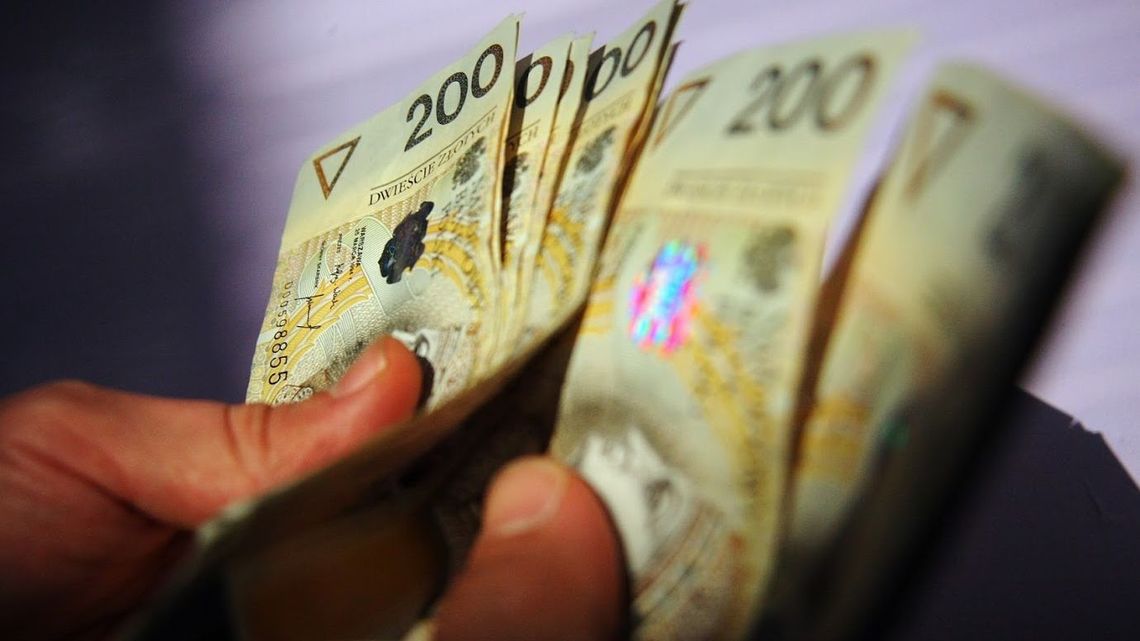 Mieszkaniec Zamościa stracił 70 tys. zł. Po pieniądze przysłali kuriera Mieszkaniec Zamościa stracił 70 tys. zł. Po pieniądze przysłali kuriera