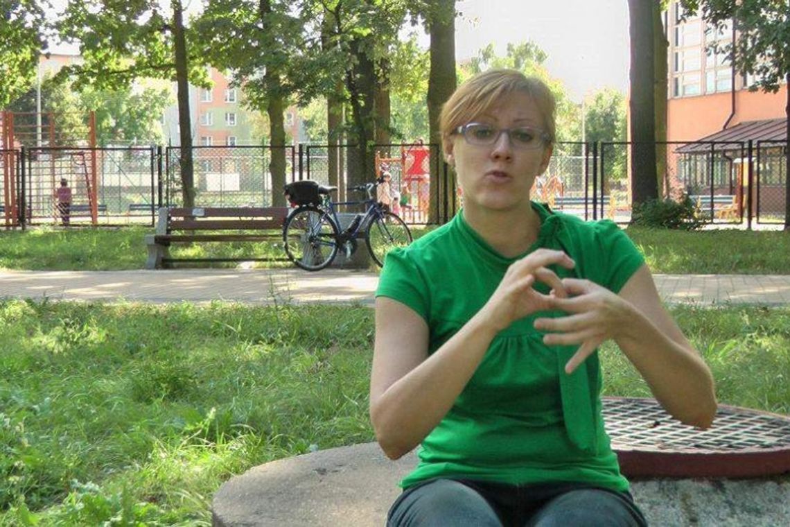 Mieszkanka Białej Podlaskiej tworzy teledyski dla niesłyszących (wideo)