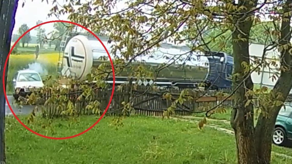 Mijając ciężarówkę straciła panowanie nad skodą. To wyglądało bardzo niebezpiecznie [wideo]