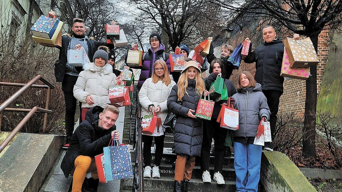 Mikołaj zapukał do DPS-ów i miał 1442 paczki
