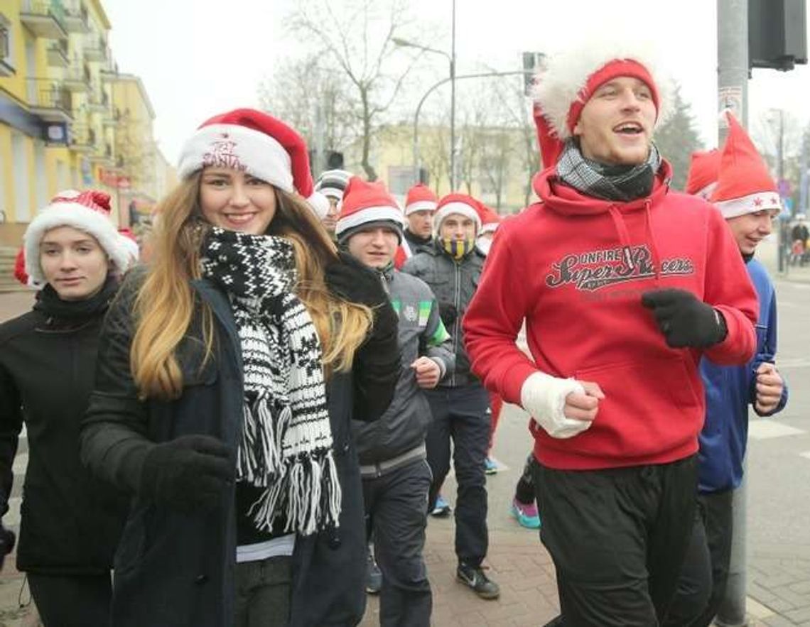 Mikołaje będą biegać w Świdniku. Zbierają pieniądze dla dzieci