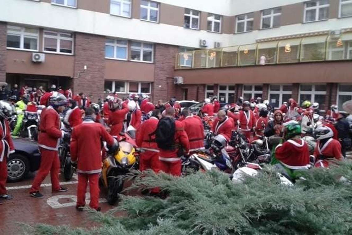 Mikołaje na motocyklach. Przebrani motocykliści przejechali przez Lublin Mikołaje na motocyklach. Przebrani motocykliści przejechali przez Lublin