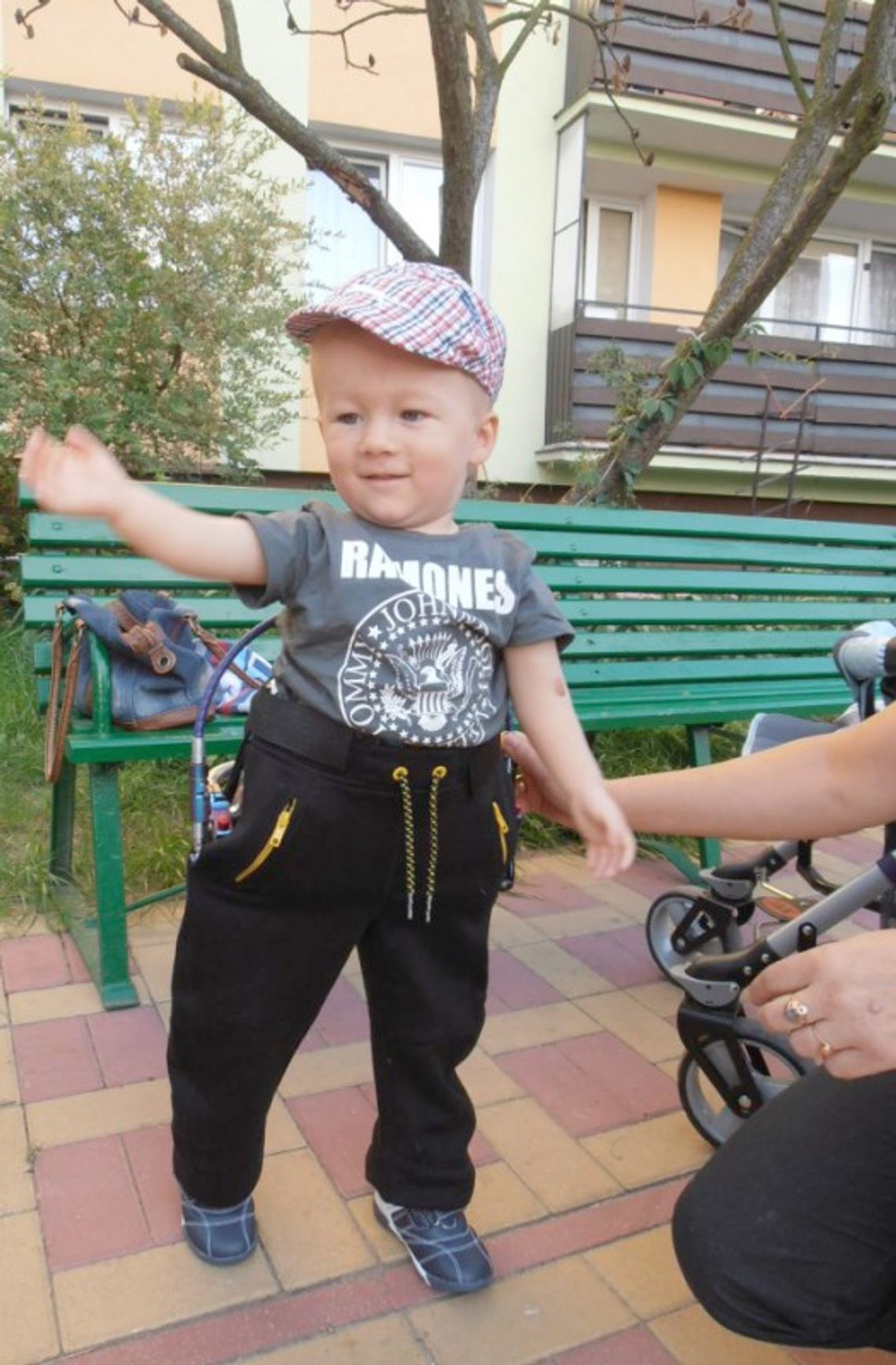 Mikołajek ma już protezy nóżek. Dzięki zbiórce nakrętek