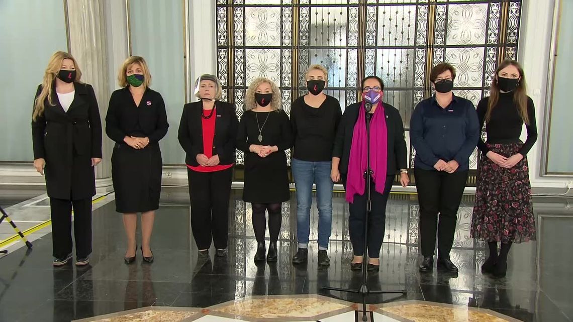 Milczący protest w Sejmie po orzeczeniu Trybunału Konstytucyjnego. "Właśnie zapadł quasi wyrok na kobiety" Milczący protest w Sejmie po orzeczeniu Trybunału Konstytucyjnego. "Właśnie zapadł quasi wyrok na kobiety"