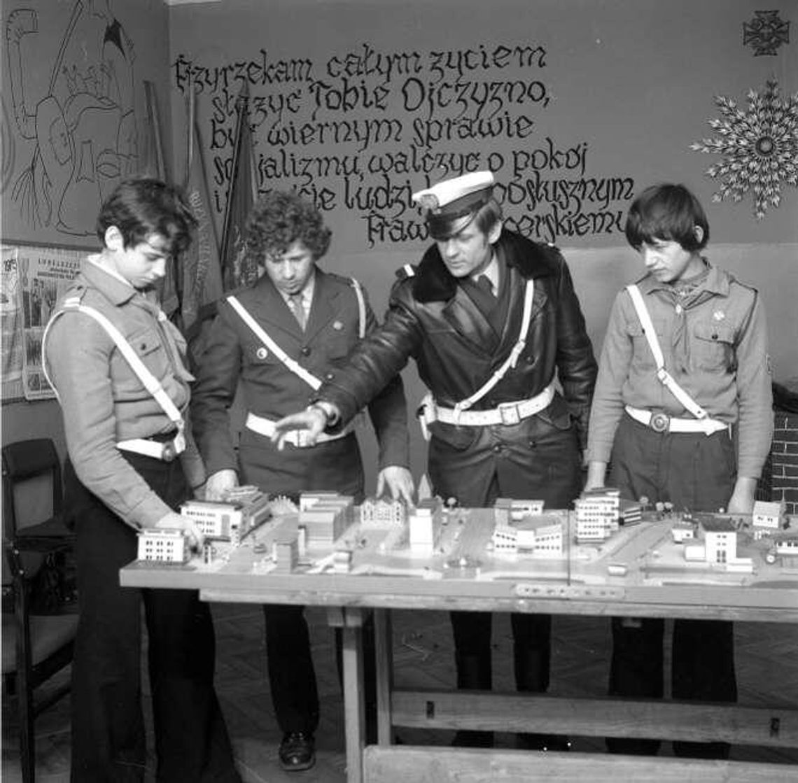 Milicjanci w PRL-u byli nie tylko słabo wyszkoleni. Zdjęcia sprzed lat