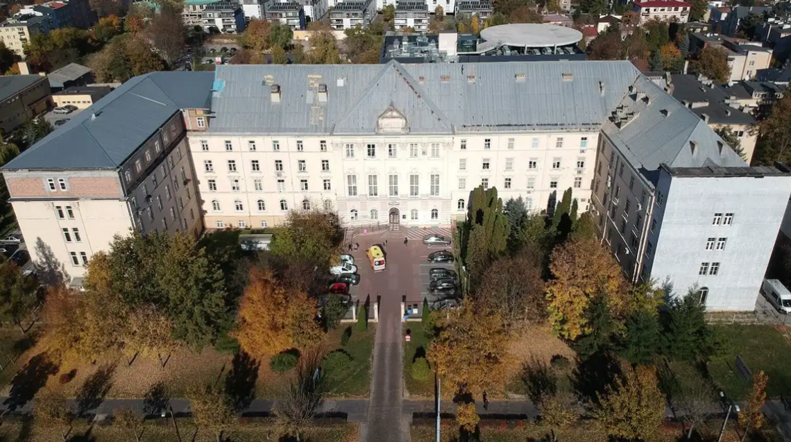 Milionowe kontrakty lekarzy. MON tłumaczy sytuację szpitala wojskowego