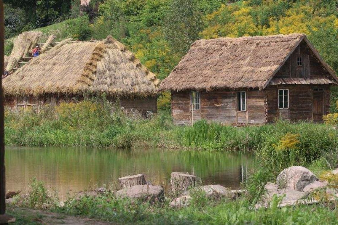 Miłość w nieludzkich czasach. Smarzowski nagra \"Wołyń\" w lubelskim skansenie Miłość w nieludzkich czasach. Smarzowski nagra \"Wołyń\" w lubelskim skansenie