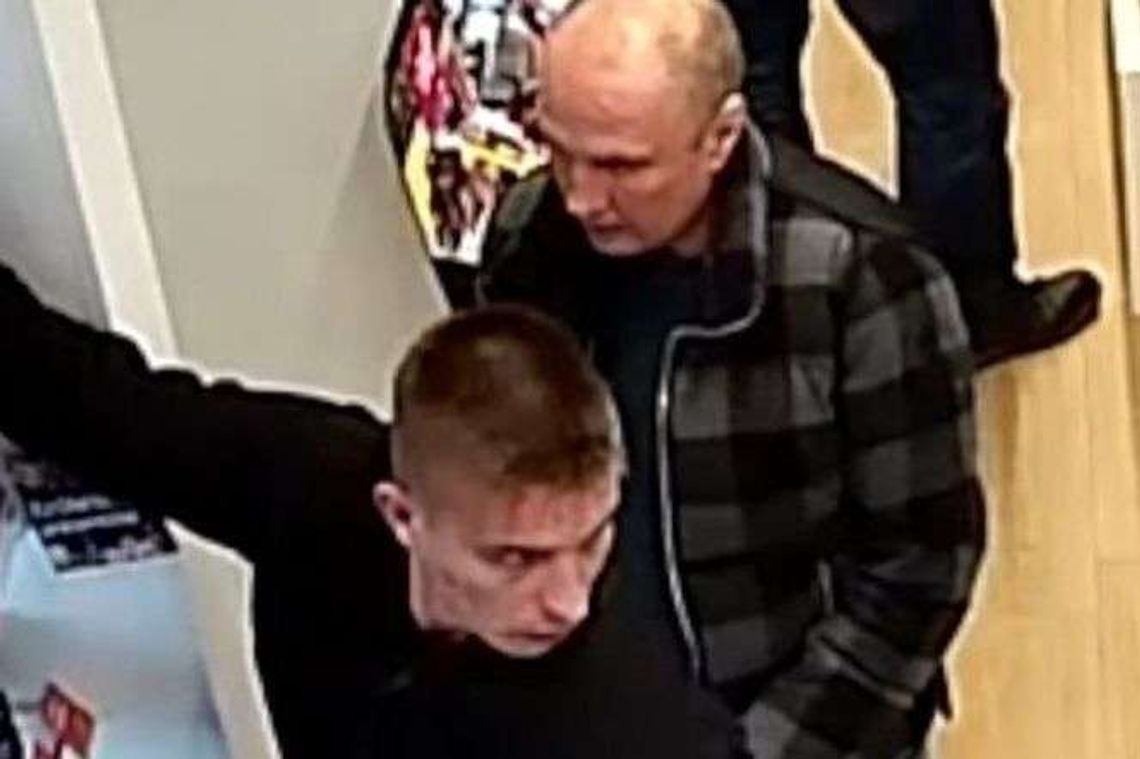 Miłośnicy męskich zapachów. Nagrał ich monitoring [wideo]