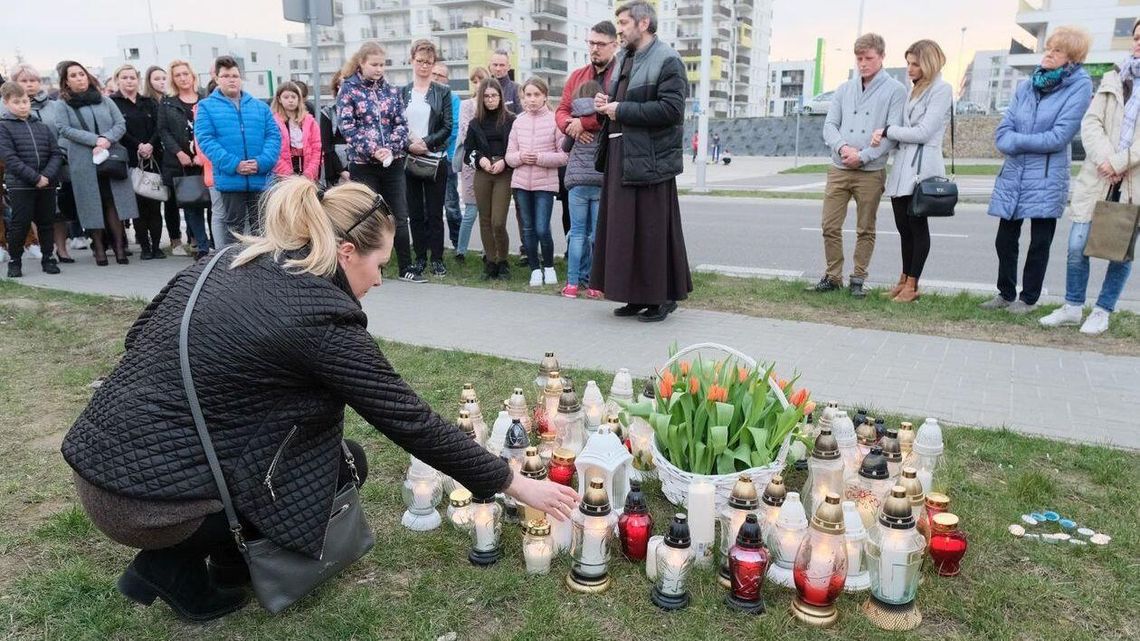 Minął samochód przed przejściem i wjechał w dziewczynkę. 12-latka nie przeżyła wypadku