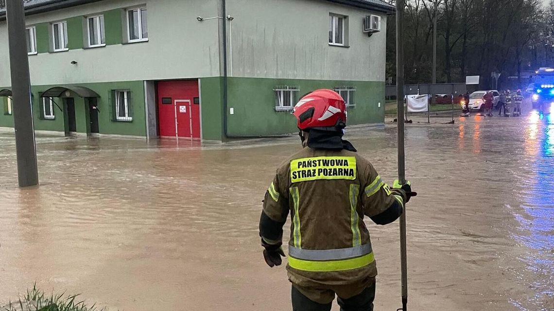 Minionej nocy strażacy wyjeżdżali ponad 440 razy. Trwa szacowanie strat Minionej nocy strażacy wyjeżdżali ponad 440 razy. Trwa szacowanie strat