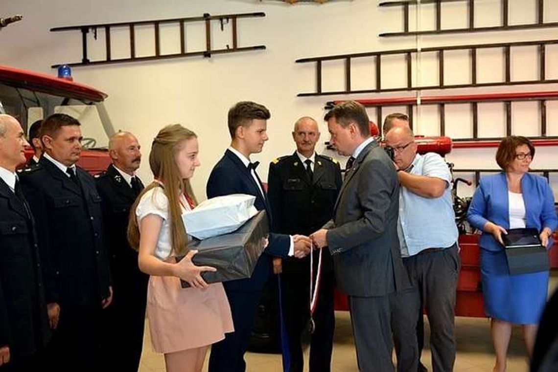 Minister Błaszczak w Lubelskiem. Nagrodził młodych bohaterów Minister Błaszczak w Lubelskiem. Nagrodził młodych bohaterów