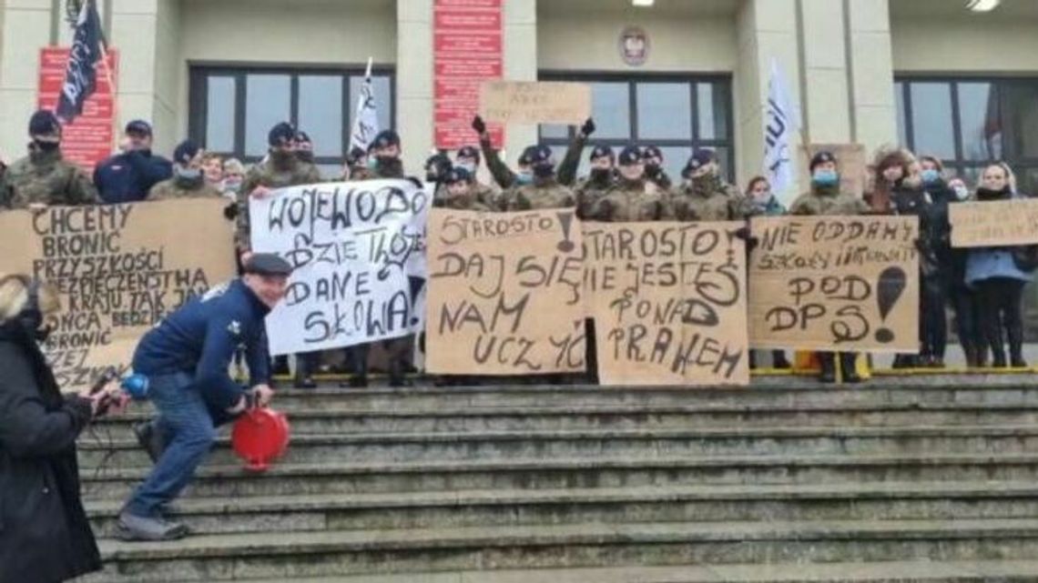 Minister Czarnek zdecydował o przyszłości szkoły w Dubience. Walczyli o nią uczniowie