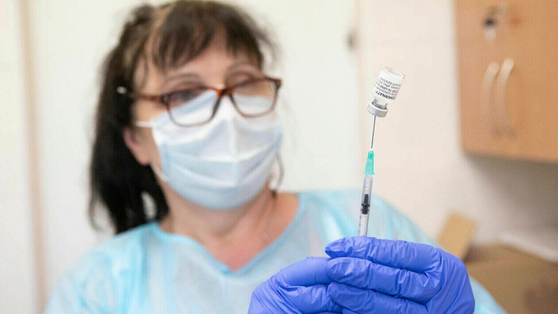 Minister kultury: Musimy przekonywać do szczepień nieprzekonanych, czwarta fala jest nieuchronna