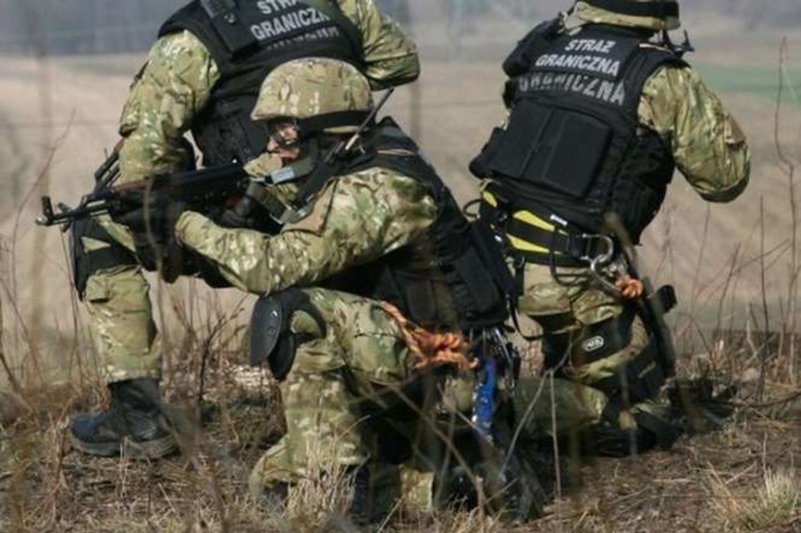 Minister nagradza za męstwo. Po 2,5 tys. zł od MSWiA