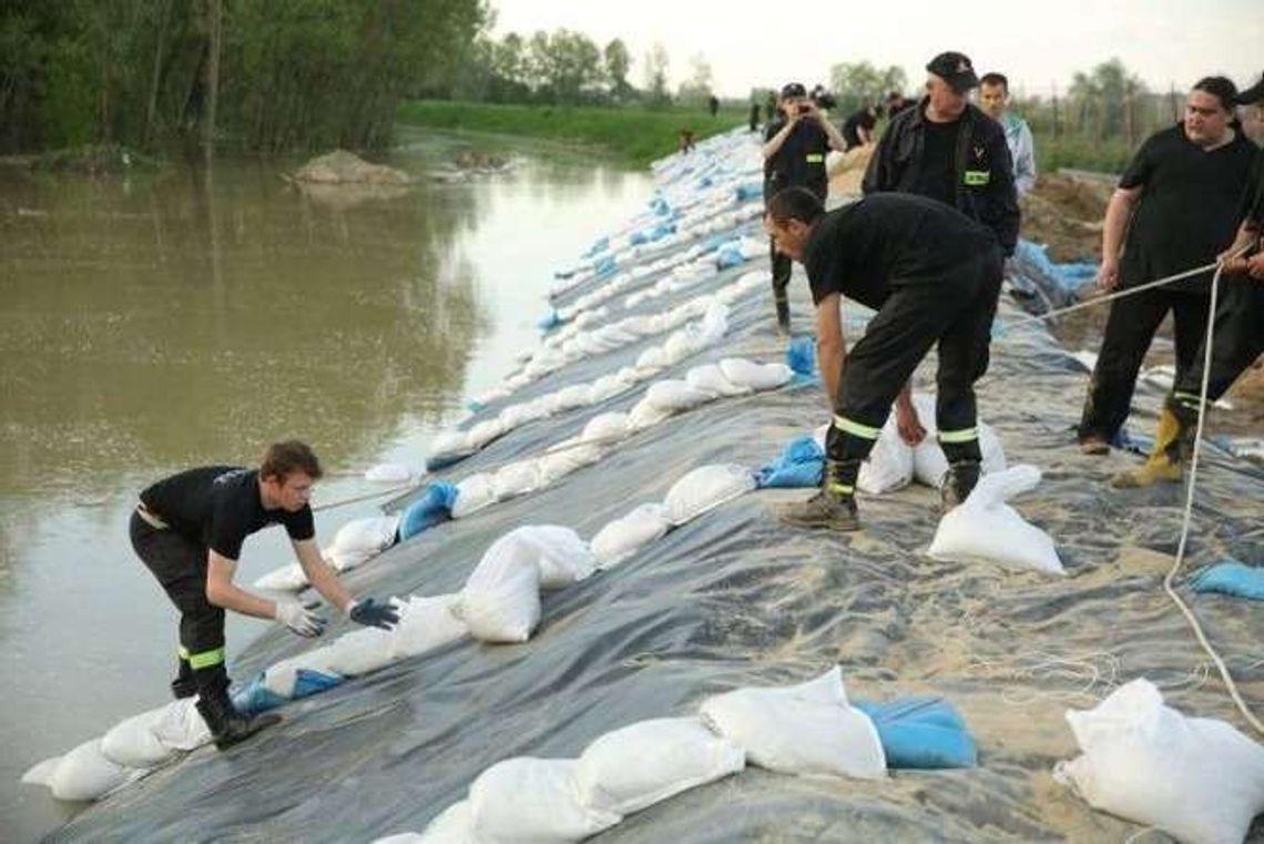 Ministerstwo da miliony na wały pod Annopolem Ministerstwo da miliony na wały pod Annopolem