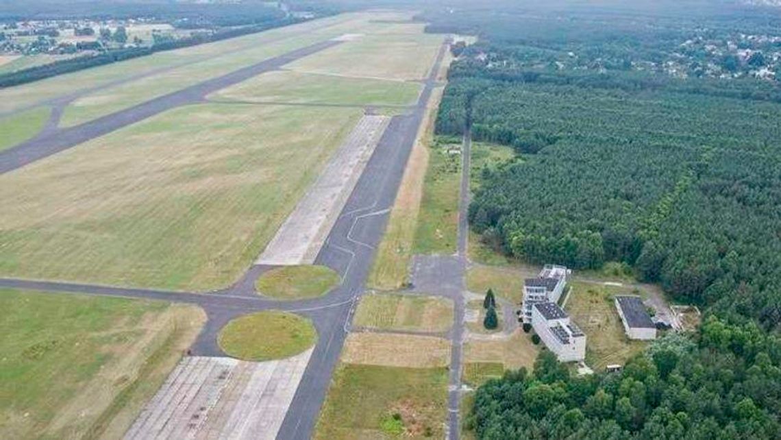 Ministerstwo przejmuje lotnisko. Ma tu stacjonować duży garnizon wojska Ministerstwo przejmuje lotnisko. Ma tu stacjonować duży garnizon wojska