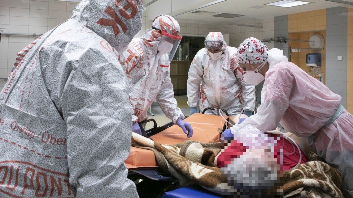 Ministerstwo Zdrowia o obostrzeniach: Dwa tygodnie temu daliśmy marchewkę, teraz musimy mieć kij