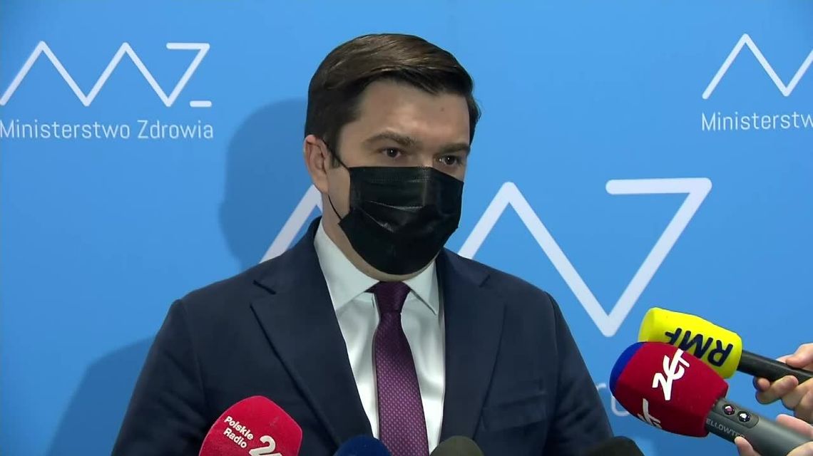 Ministerstwo zdrowia opracowuje plan zmniejszenia liczby łóżek covidowych i skrócenia okresu izolacji chorych