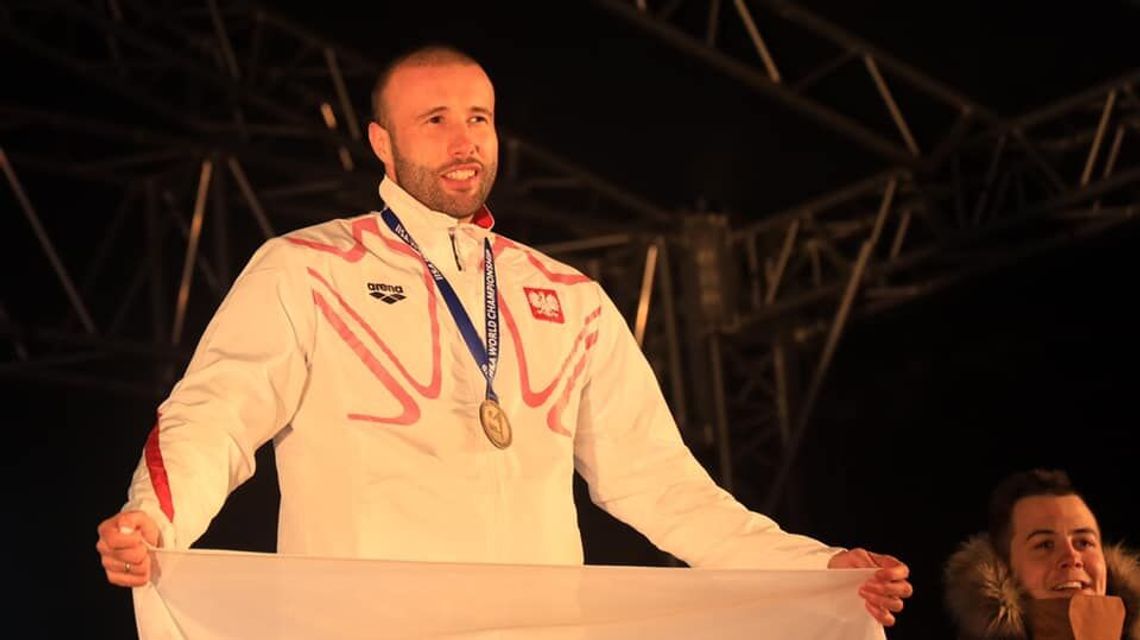 Mistrz lodowego pływania z Białej Podlaskiej bojkotuje mistrzostwa świata w Rosji