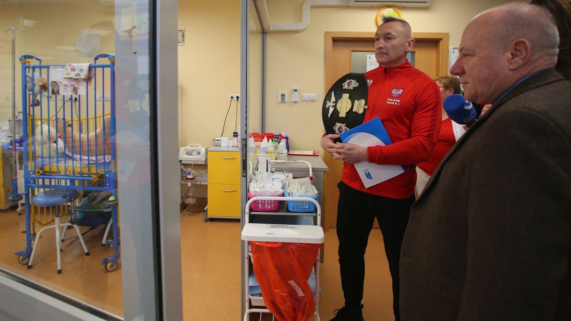 Mistrz Polski w kickboxingu w Hospicjum dla Dzieci im. Małego Księcia. "Pomóc może każdy"