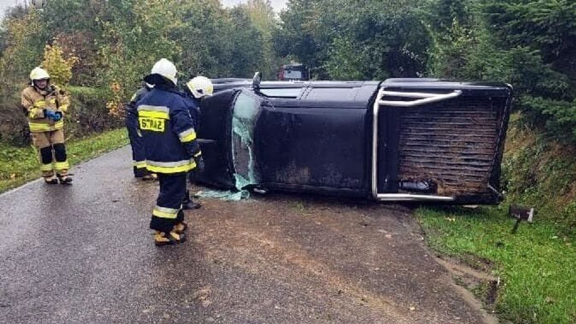 Mitsubishi dachowało. Kierowca jechał pijany i bez prawa jazdy