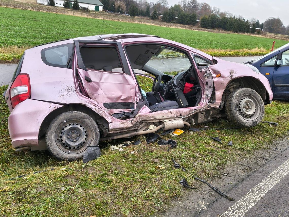 19-latka wyprzedzała. Trzy osoby w szpitalu wypadek_Bortatycze